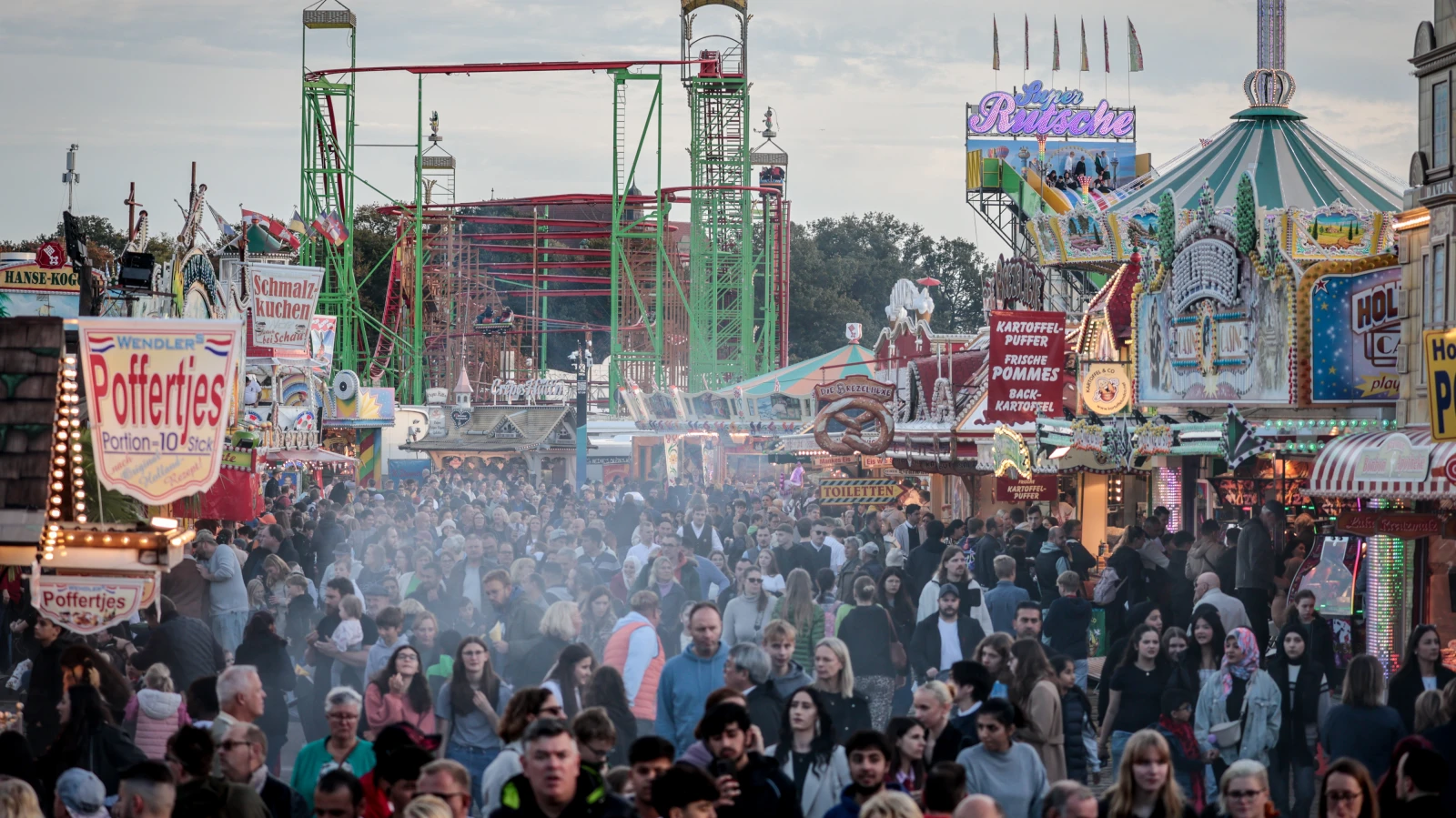Freimarkt`a Çocuk ve Gençlerin İlgisi Büyük!, © dpa Freimarkt`a Çocuk ve Gençlerin İlgisi Büyük!, © dpa