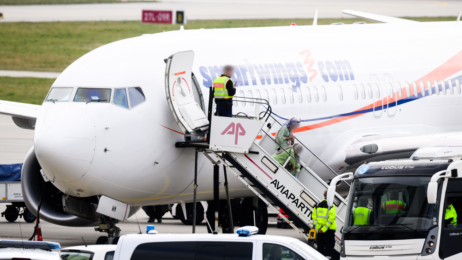 Afganistan’dan Hannover’e Yeni Tahliye Uçağı İndi: Kadınlar ve Çocuklar Ağırlıkta, © Julian Stratenschulte/dpa