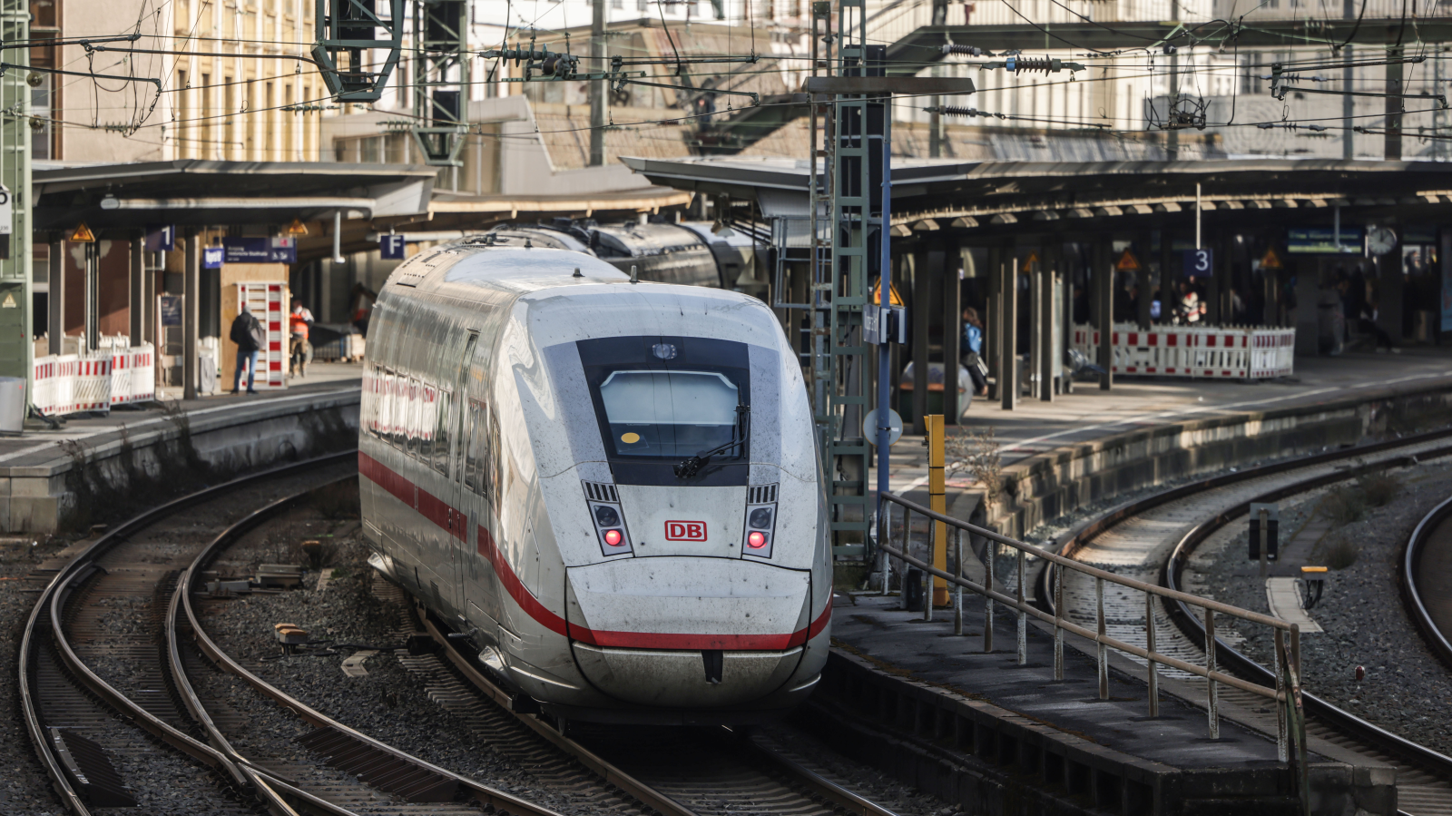 Köln–Wuppertal–Hagen tren hattı kapanıyor: Yolcular için kritik bilgiler..., © Oliver Berg/dpa
