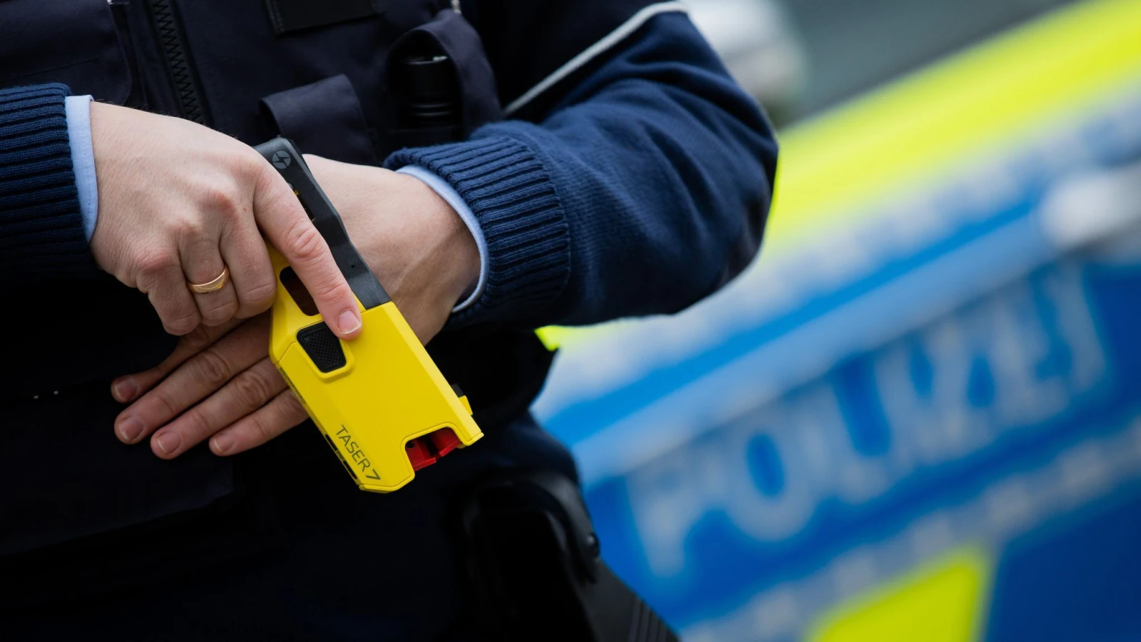 Polis, Bremen-Osterholz’da Taser’ı Bir Saldırgana Karşı Kullandı!, © dpa Polis, Bremen-Osterholz’da Taser’ı Bir Saldırgana Karşı Kullandı!, © dpa
