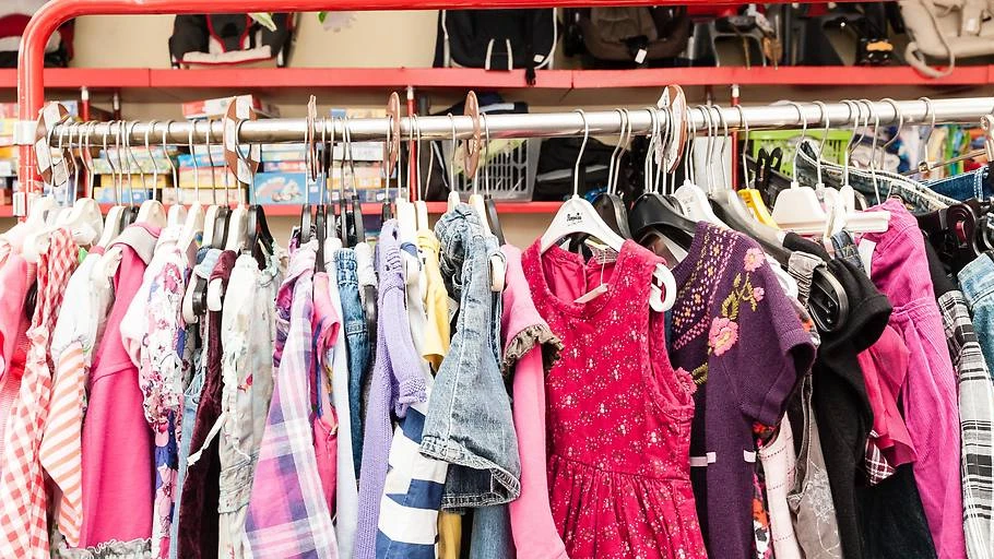 Second-Hand-Geschäfte trotzen Online-Konkurrenz, © IMAGO/Funke Foto Services Second-Hand-Geschäfte trotzen Online-Konkurrenz, © IMAGO/Funke Foto Services