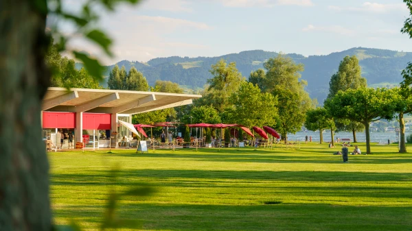 Radio Zürisee entdeckt – Bade(s)pass Züri Oberland, © Standortförderung Züri Oberland Radio Zürisee entdeckt – Bade(s)pass Züri Oberland, © Standortförderung Züri Oberland