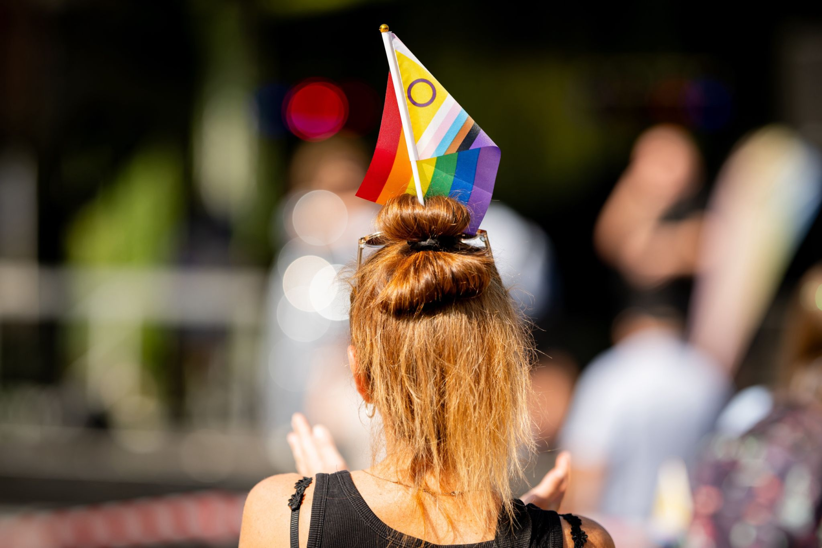 In Eisenach sind Hunderte Menschen zum CSD auf die Straße gegangen. (Archivbild), © Jacob Schröter/dpa