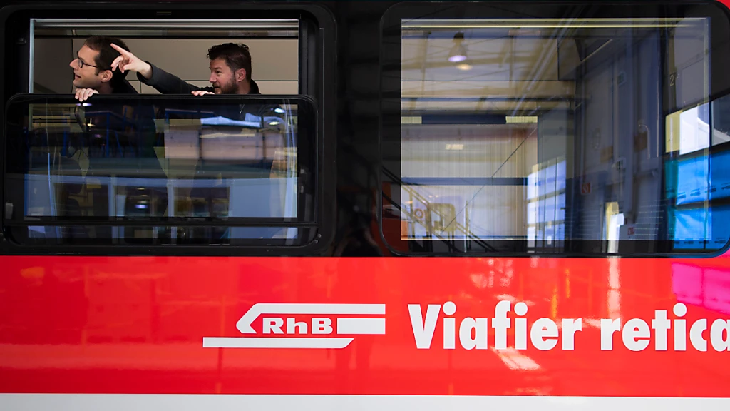 Bahn im Engadin einen Monat lang unterbrochen, © Keystone / SDA / RhB Bahn im Engadin einen Monat lang unterbrochen, © Keystone / SDA / RhB