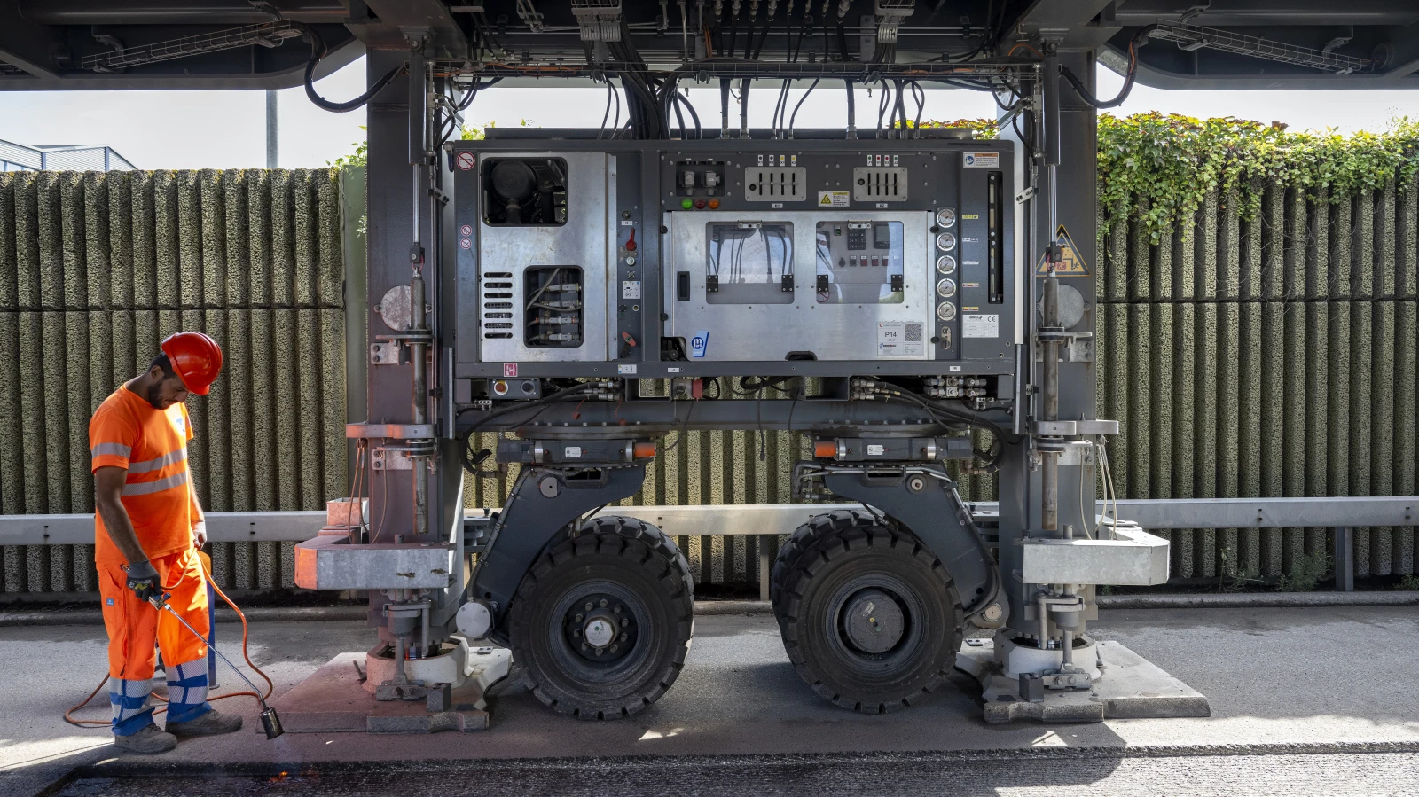 Astra-Bridge kommt nach Sargans, © Keystone/SDA Astra-Bridge kommt nach Sargans, © Keystone/SDA