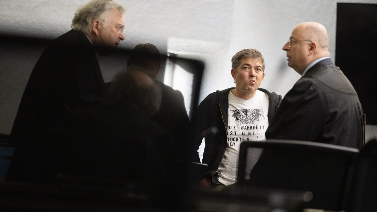 “Querdenken” Kurucusu Michael Ballweg Hakkında Karar Günü, © Marijan Murat/dpa