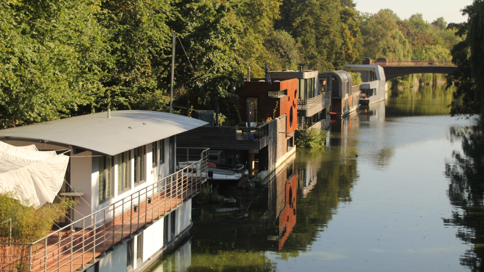 Hausboot – Glamping, © Foto: Laiotz, Shutterstock Hausboot – Glamping, © Foto: Laiotz, Shutterstock