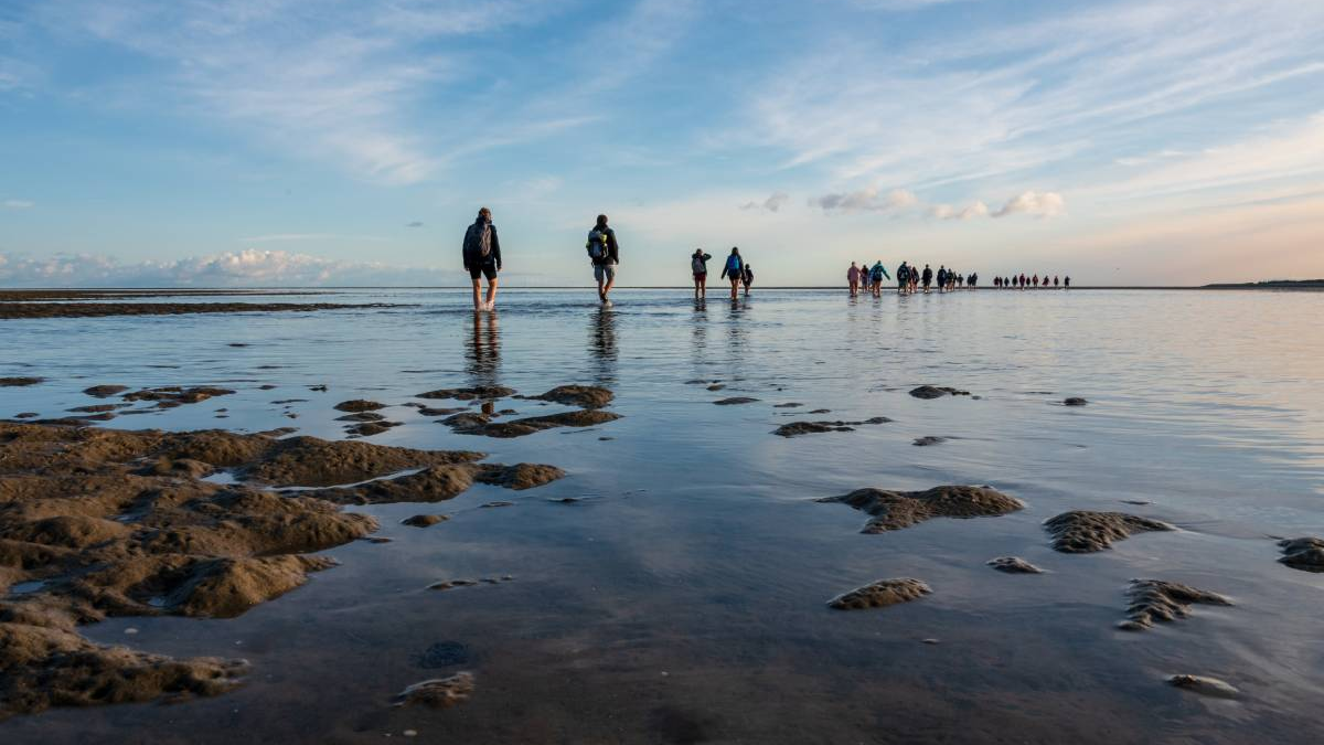 Schmuddelwetter begrüßt die Camper an der Nordsee, © penofoto / Shutterstock