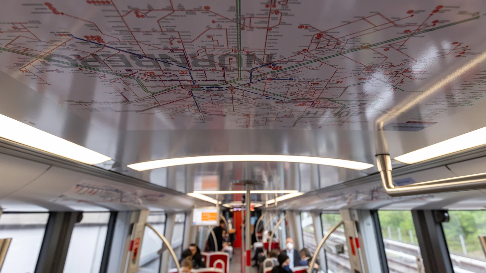 Toplu Taşımaya Yeni Güvenlik Hamlesi: Bıçak Taşıma Yasağı Yolda!, © dpa Toplu Taşımaya Yeni Güvenlik Hamlesi: Bıçak Taşıma Yasağı Yolda!, © dpa