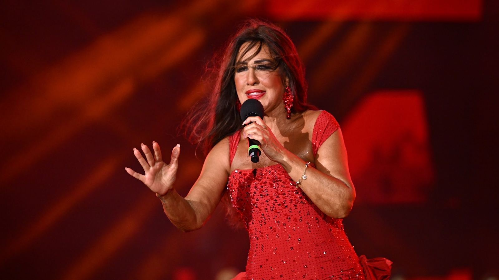 Ünlü şarkıcı Nükhet Duru’dan kötü haber!, © shutterstock