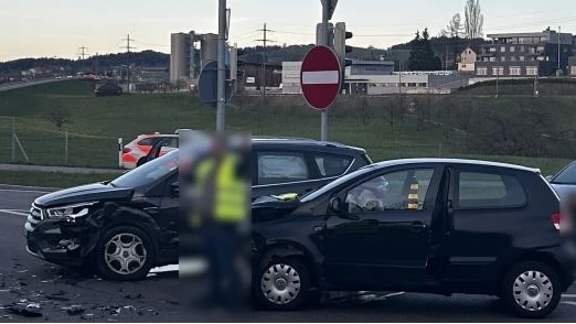 Drei Verletzte bei Unfall in Gossau, © Kantonspolizei St. Gallen Drei Verletzte bei Unfall in Gossau, © Kantonspolizei St. Gallen