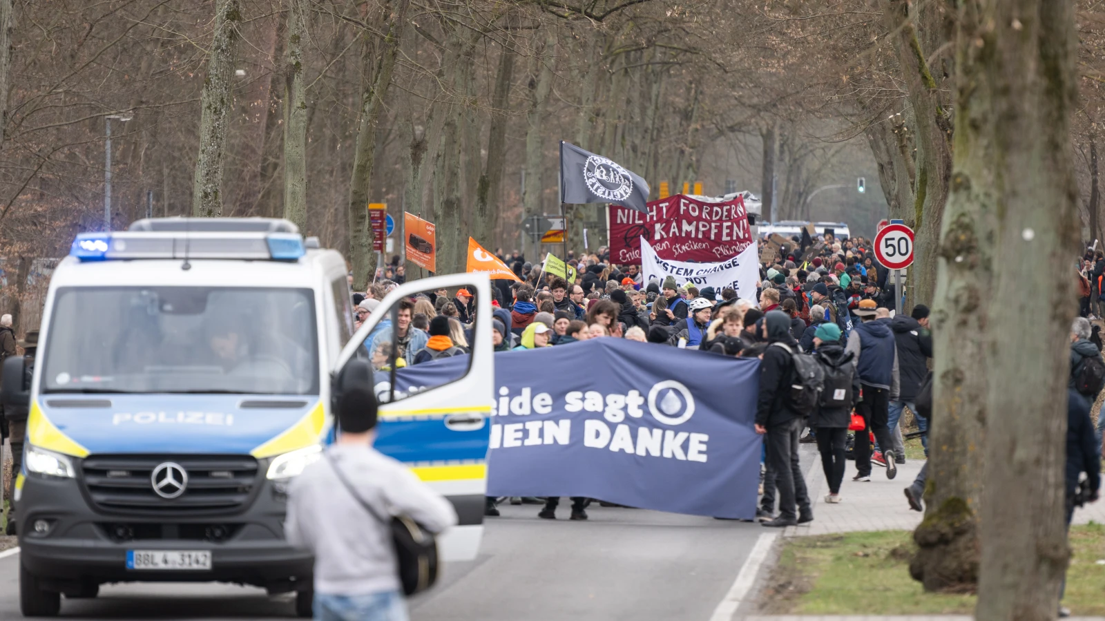 Brandenburg Eyaleti Tesla Protestolarını Sonlandırmak İstiyor!, © dpa Brandenburg Eyaleti Tesla Protestolarını Sonlandırmak İstiyor!, © dpa
