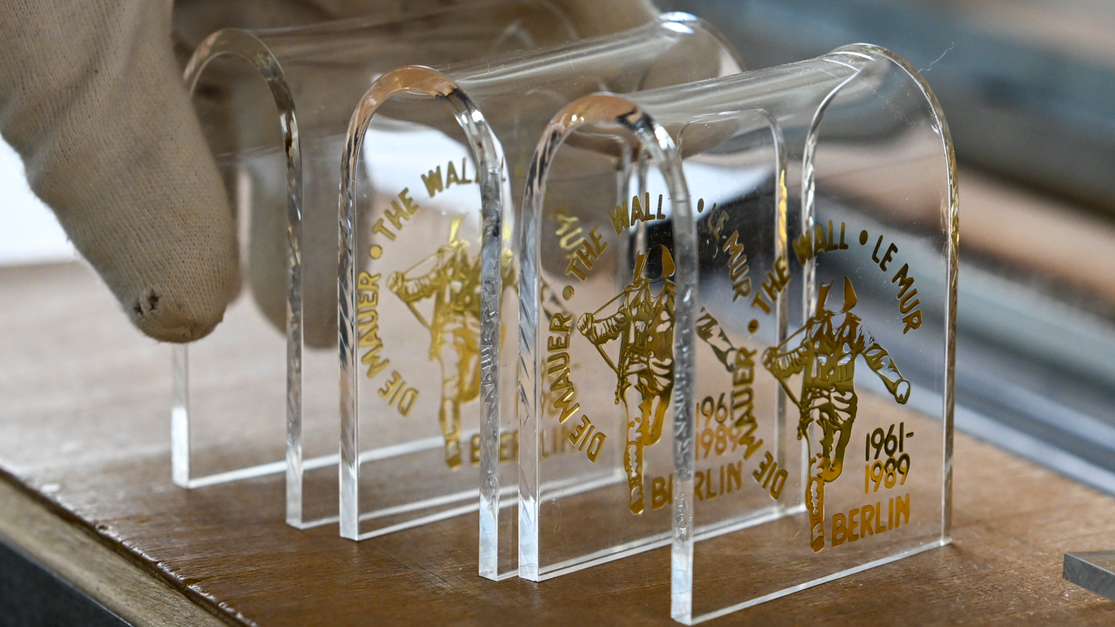 Berlin Duvarı'nın Mirası: 35 Yıl Sonra Hala Satışta, © dpa