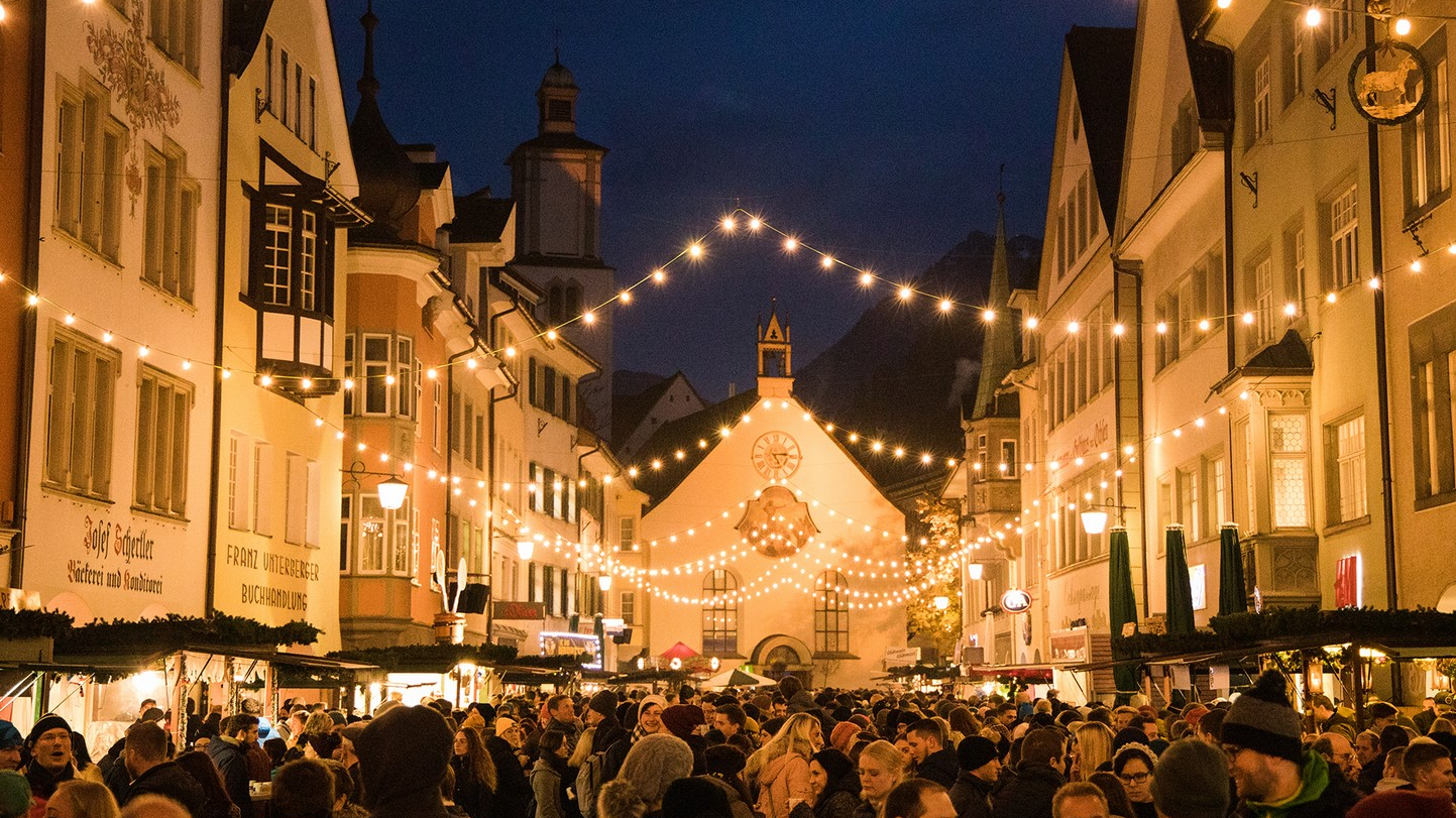 Vorbereitungen für traditionellen Blosengelmarkt, © Stadtmarketing und Tourismus Feldkirch