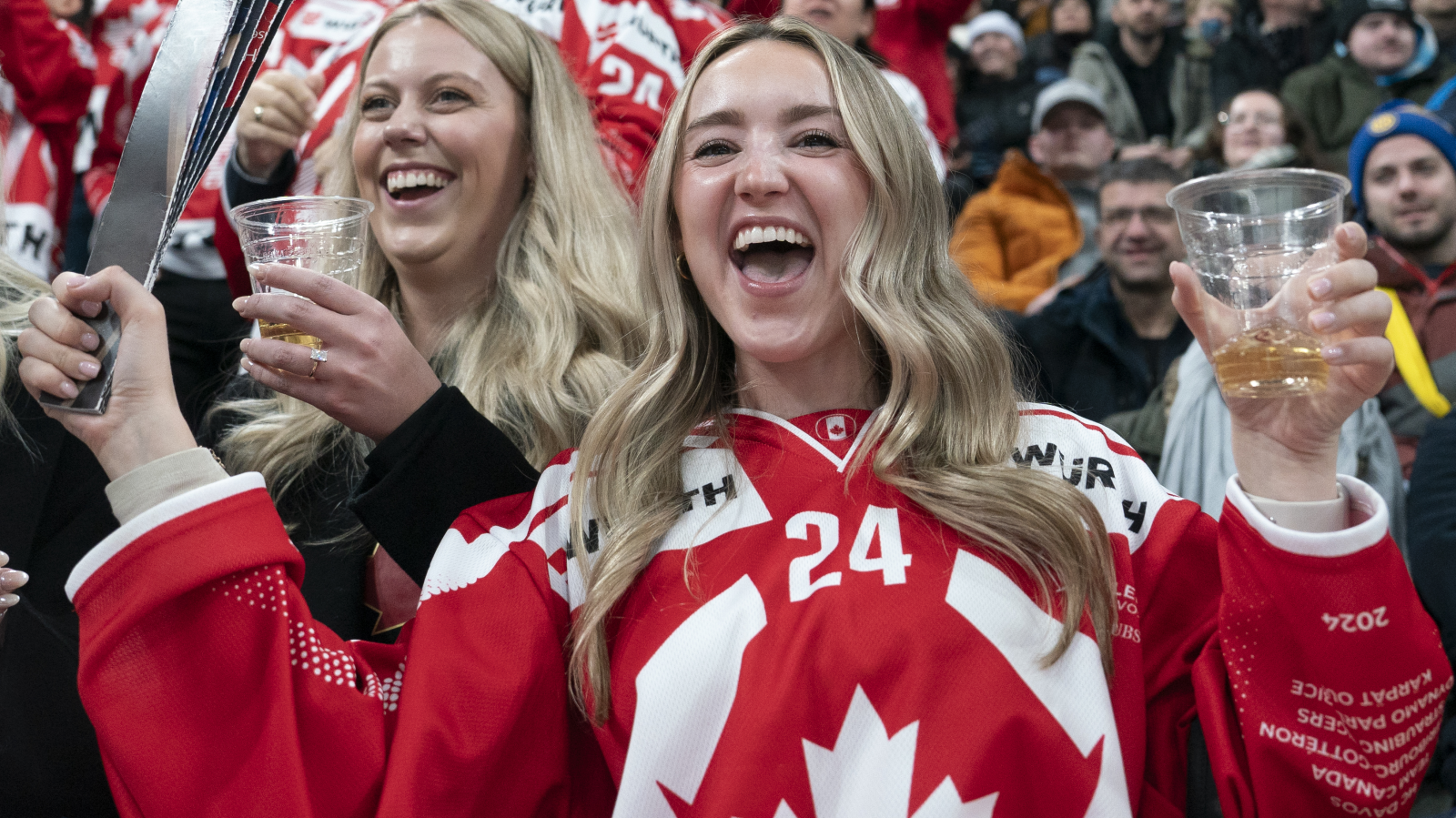 Fribourg und Team Canada als Gruppensieger im Halbfinal, © Keystone/SDA