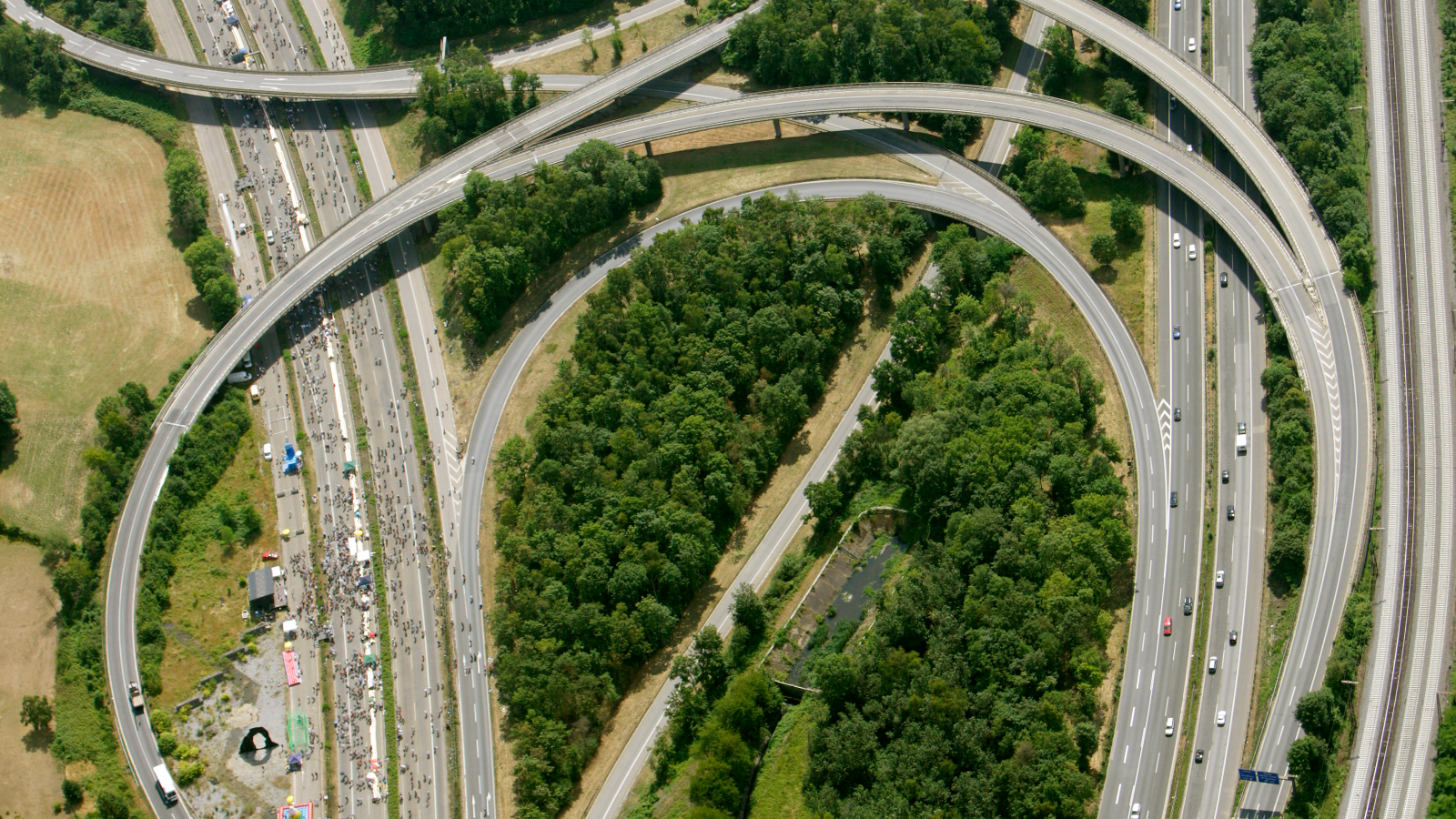 A40 Otoyolu’nda Kaiserberg Kavşağı Yeniden Trafiğe Açıldı, © Rolf Vennenbernd/dpa
