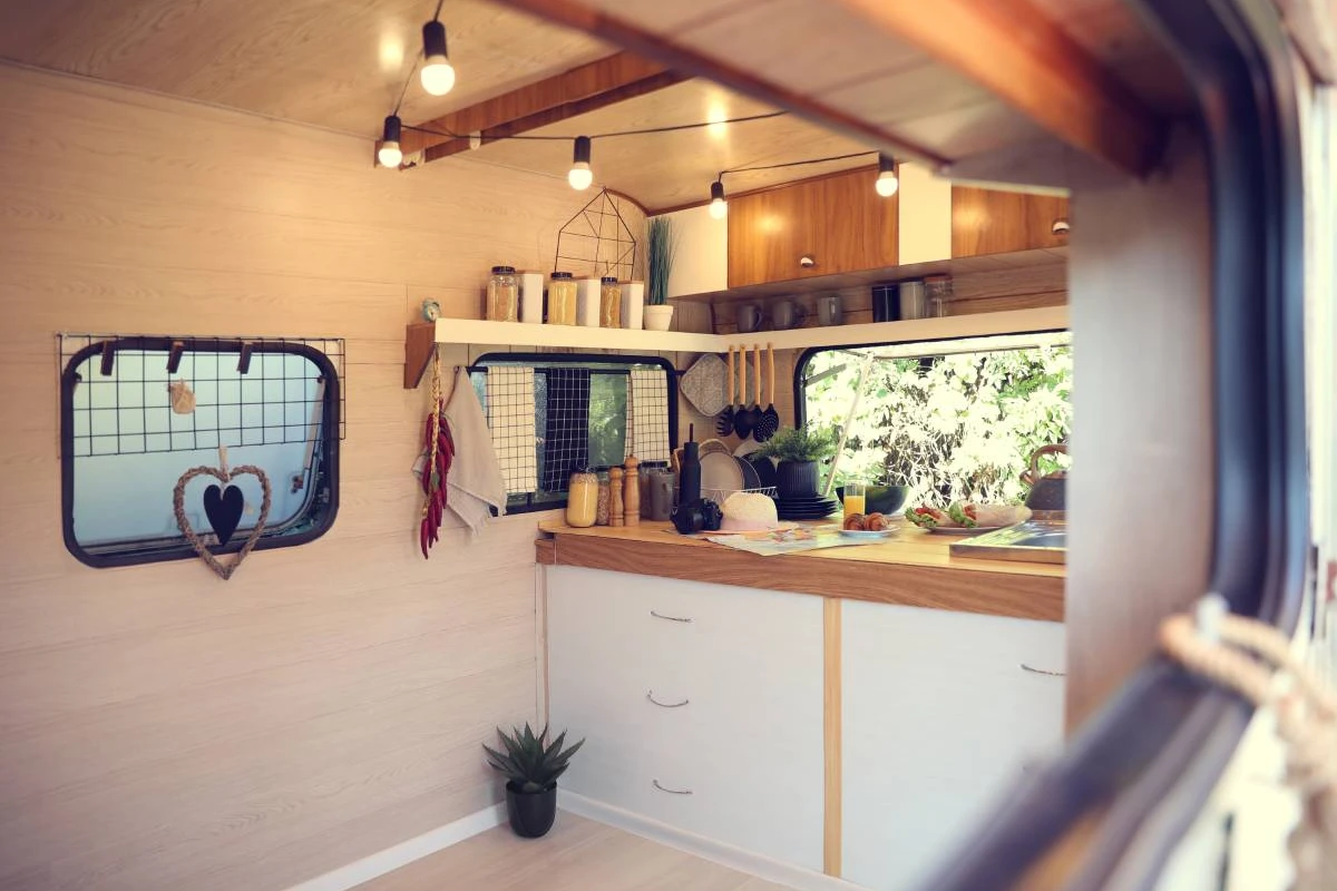 Der perfekte Einstieg ins Caravan-Camping: Tipps für Anfänger, © Foto: New Africa / Shutterstock Der perfekte Einstieg ins Caravan-Camping: Tipps für Anfänger, © Foto: New Africa / Shutterstock