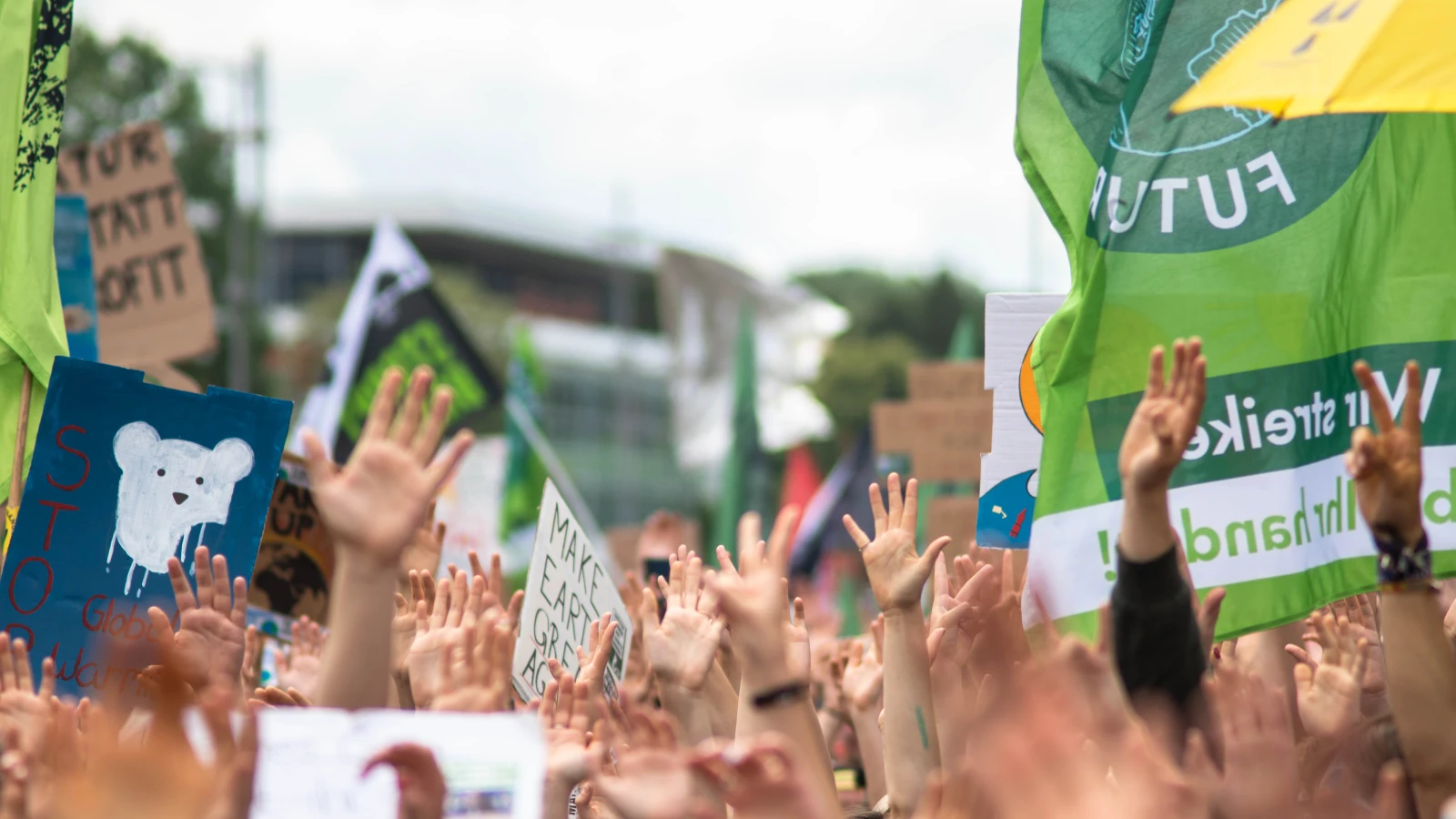 “Fridays for Future” ve Filistin yanlısı yürüyüş: Şehir merkezinde yoğun gün, © shutterstock “Fridays for Future” ve Filistin yanlısı yürüyüş: Şehir merkezinde yoğun gün, © shutterstock
