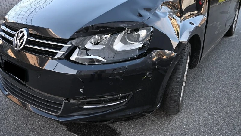 Kollision mit Linienbus, © Landespolizei Liechtenstein Kollision mit Linienbus, © Landespolizei Liechtenstein