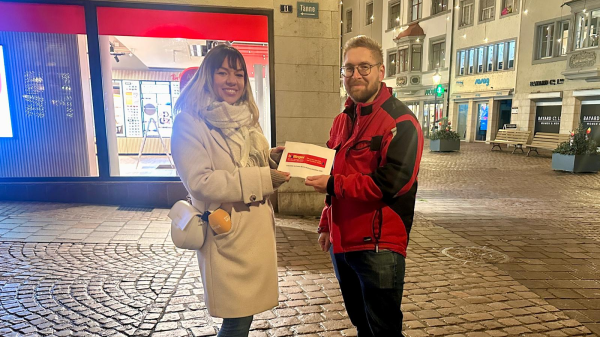 Firma Bollinger spendet 600 Franken für die Weihnachtsaktion, © Radio Munot