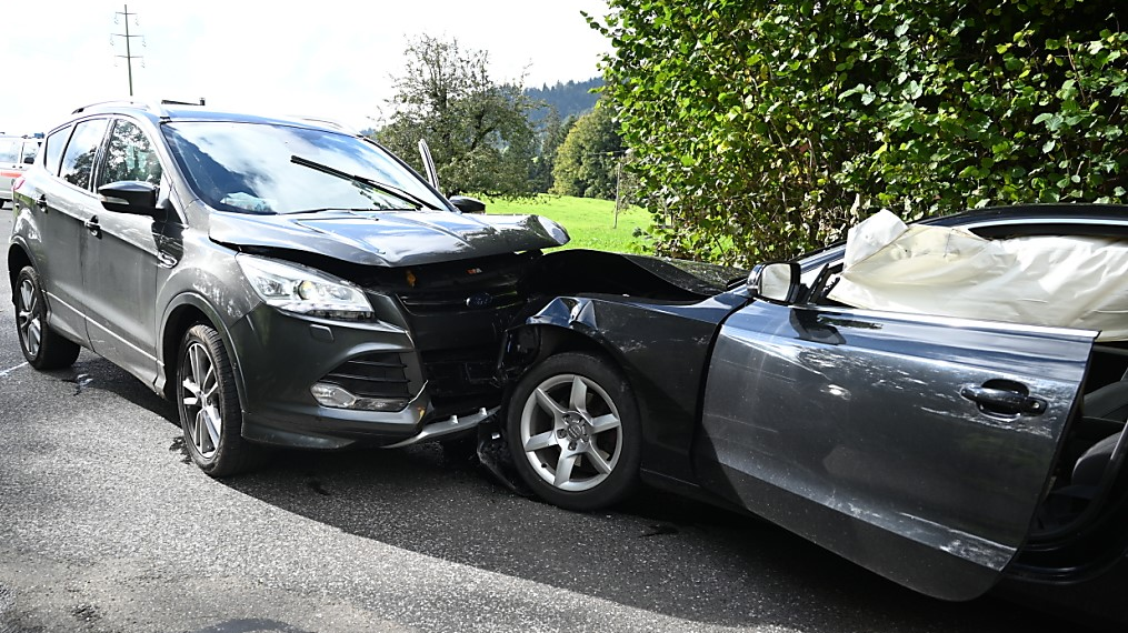 Totalschäden bei Frontalkollision in Wattwil, © Kantonspolizei St. Gallen