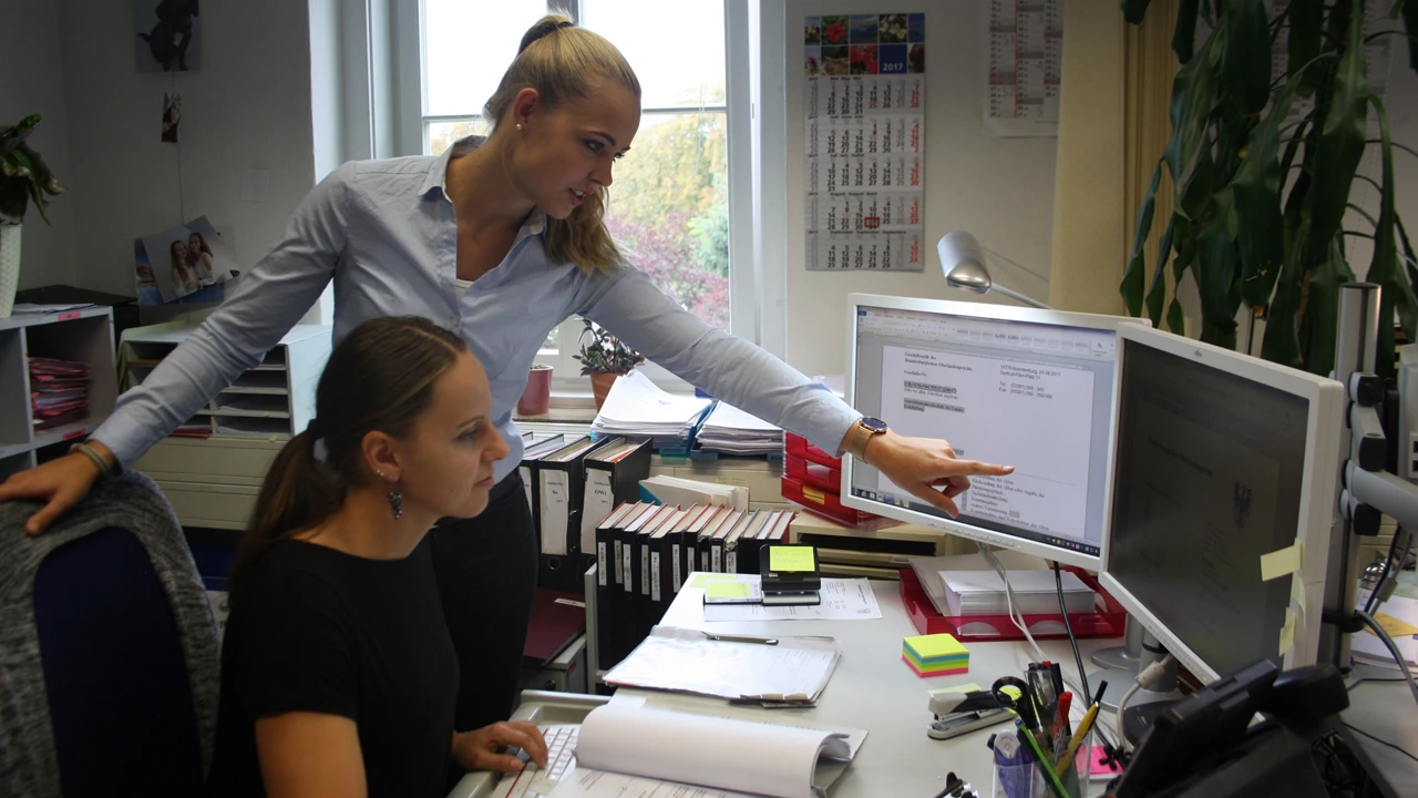 Ausbildung zur/zum Justizfachwirt/in (m/w/d), Duales Studium der Rechtspflege, © © Brandenburgisches Oberlandesgericht Ausbildung zur/zum Justizfachwirt/in (m/w/d), Duales Studium der Rechtspflege, © © Brandenburgisches Oberlandesgericht