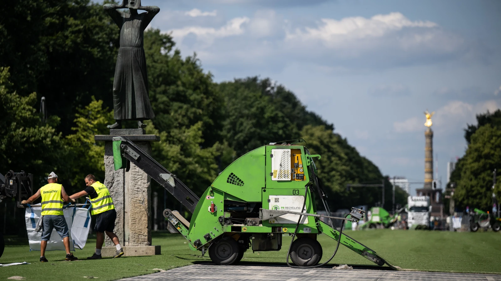 Berlin’deki Euro 2024 Suni Çimlerin Yarısı İşe Yaramıyor!, © dpa Berlin’deki Euro 2024 Suni Çimlerin Yarısı İşe Yaramıyor!, © dpa