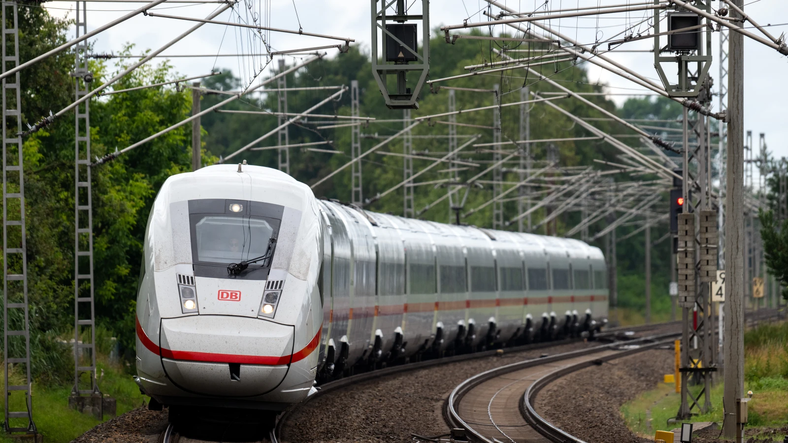 Berlin Hamburg Demiryolu Hattı Açılıyor!, © dpa Berlin Hamburg Demiryolu Hattı Açılıyor!, © dpa