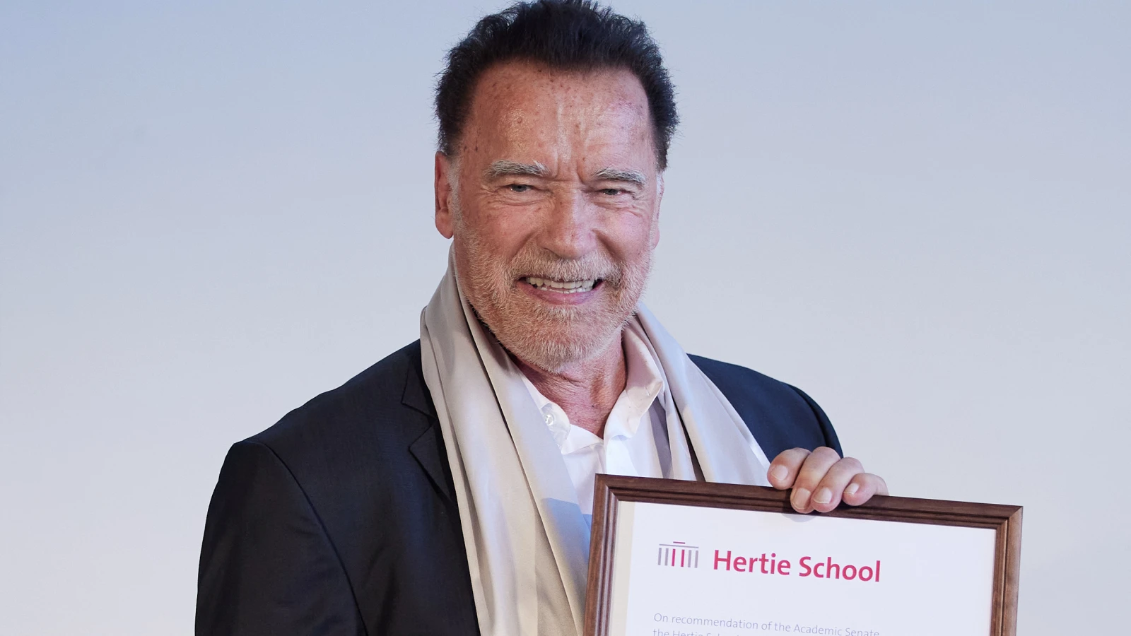 Arnold Schwarzenegger’e Berlin’de Fahri Doktora Unvanı Verildi, © dpa Arnold Schwarzenegger’e Berlin’de Fahri Doktora Unvanı Verildi, © dpa