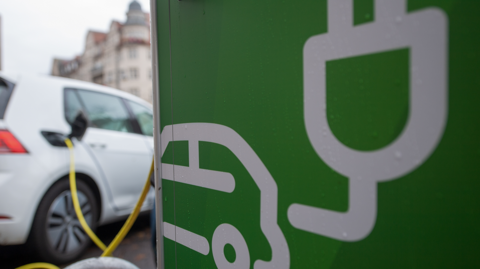 AB'de Otomobil Pazarında Sert Daralma: E-Araç Satışları Geriledi, © dpa