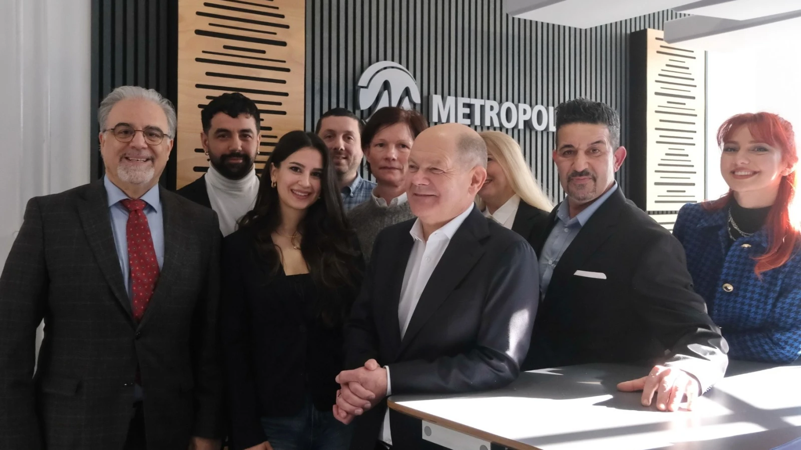 BAŞBAKAN OLAF SCHOLZ METROPOL FM'DE TÜRKLERİ UYARDI!, © Münir Bagriacik BAŞBAKAN OLAF SCHOLZ METROPOL FM'DE TÜRKLERİ UYARDI!, © Münir Bagriacik