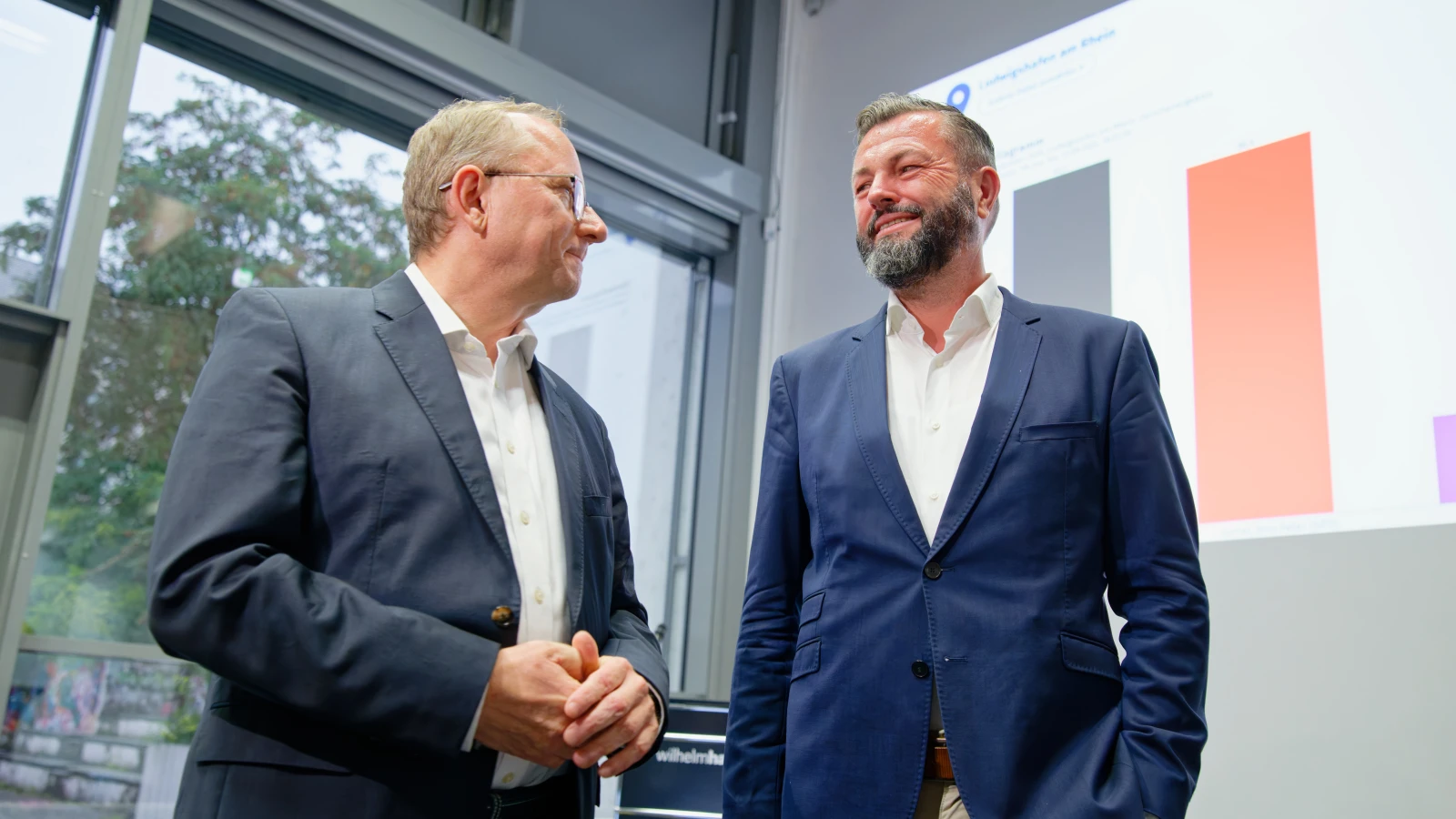 Ludwigshafen’de Seçim Yarışı: OB Adayları Blettner ve Gotter İkinci Turda Karşı Karşıya, © Uwe Anspach/dpa Ludwigshafen’de Seçim Yarışı: OB Adayları Blettner ve Gotter İkinci Turda Karşı Karşıya, © Uwe Anspach/dpa