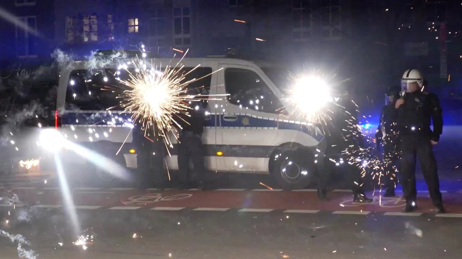 Yılbaşında 3 Bin Polis Görev Yapacak! , © dpa Yılbaşında 3 Bin Polis Görev Yapacak! , © dpa