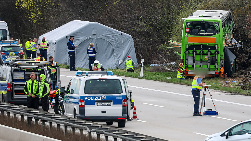 Anzahl Tote nach Busunfall korrigiert, © Jan Woitas/dpa