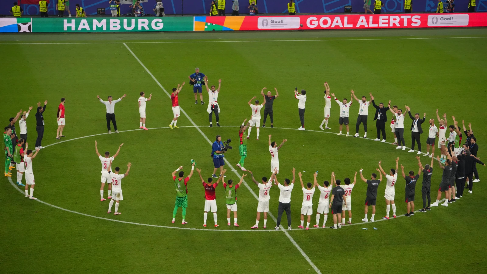 Türkiye 6 Temmuz Cumartesi Yeni Bir Çeyrek Finalde!, © dpa Türkiye 6 Temmuz Cumartesi Yeni Bir Çeyrek Finalde!, © dpa