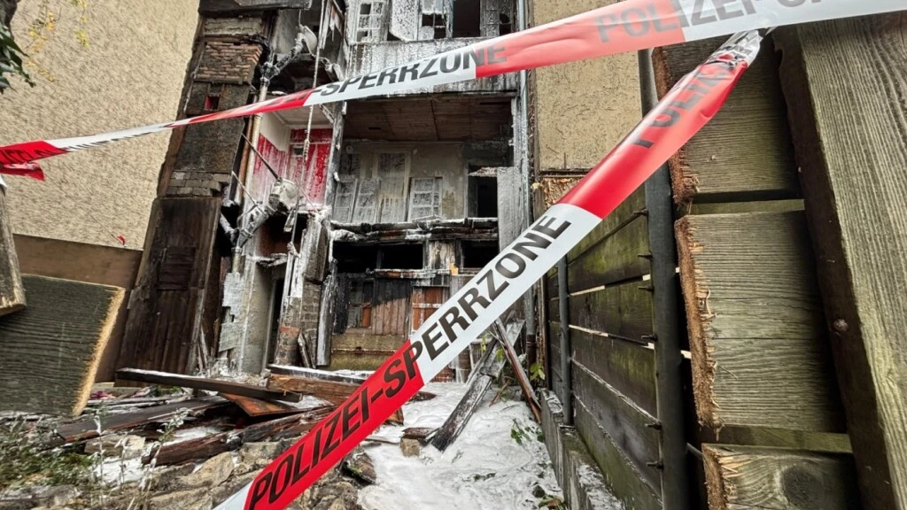 Eine Person verletzt bei Brand in leer stehendem Mehrfamilienhaus, © Keystone/SDA Eine Person verletzt bei Brand in leer stehendem Mehrfamilienhaus, © Keystone/SDA