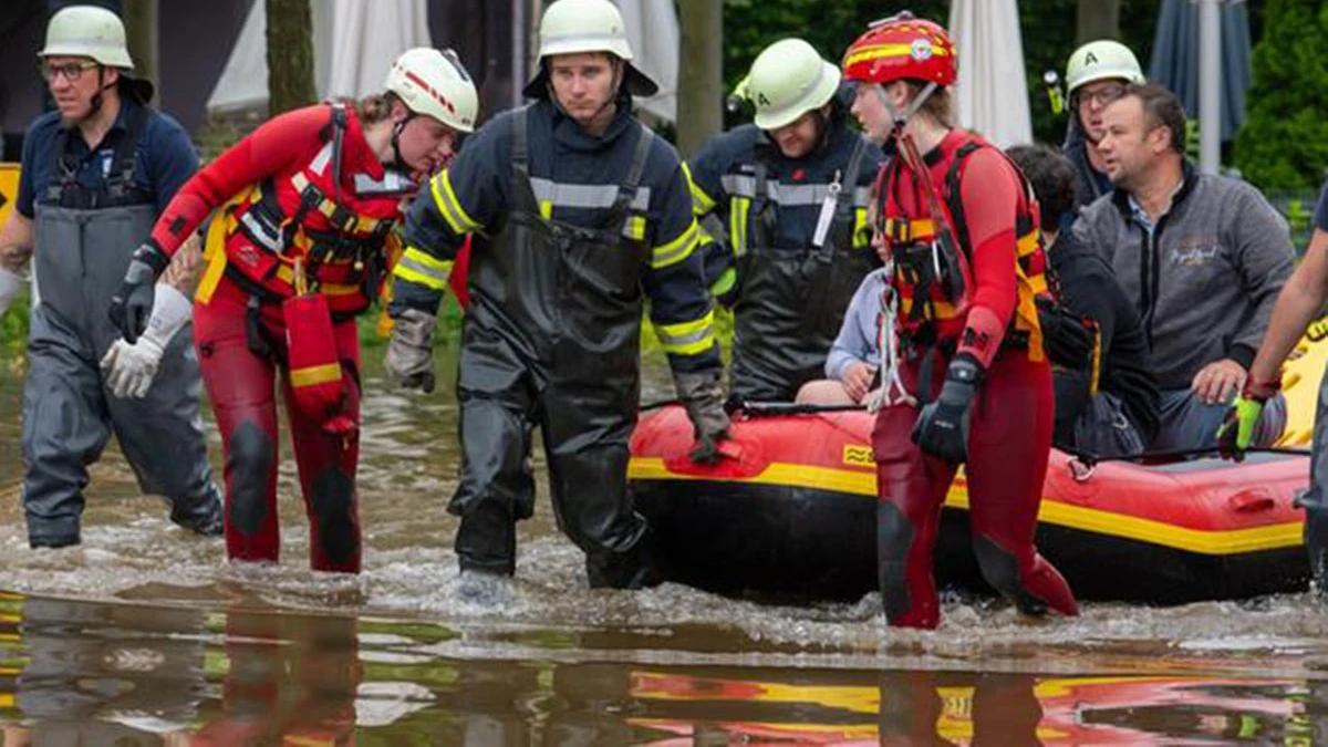 Almanya´nın Güneyi Sular Altında! Tehdit Sürüyor, © dpa Almanya´nın Güneyi Sular Altında! Tehdit Sürüyor, © dpa