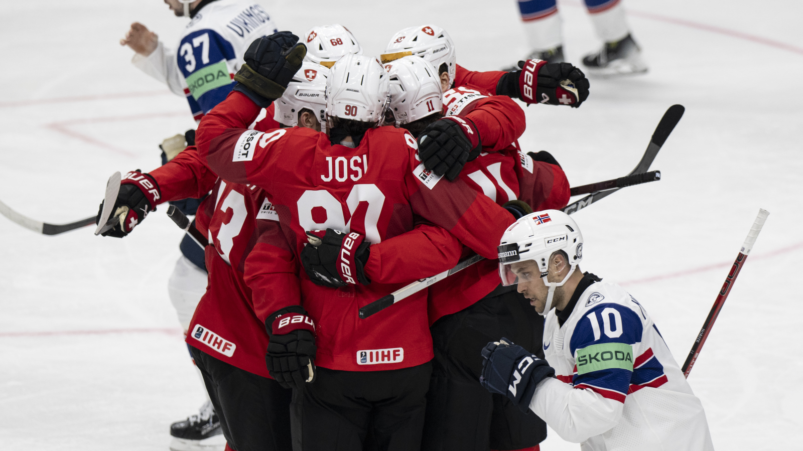 Schweizer starten mit deutlichem Sieg, © KEYSTONE/Peter Schneider