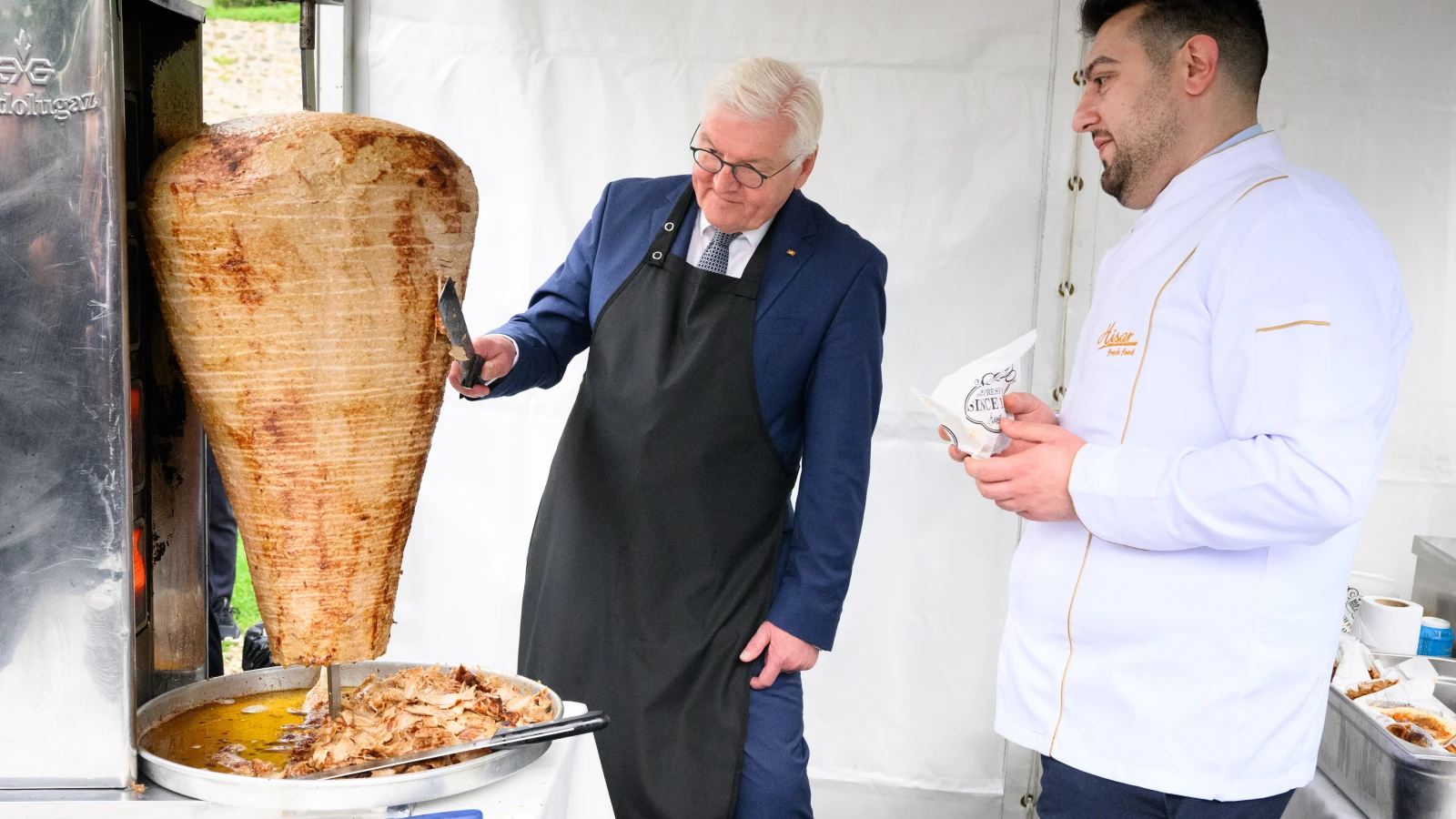 Cumhurbaşkanı Steinmeier Döner Kesti! , © dpa Cumhurbaşkanı Steinmeier Döner Kesti! , © dpa