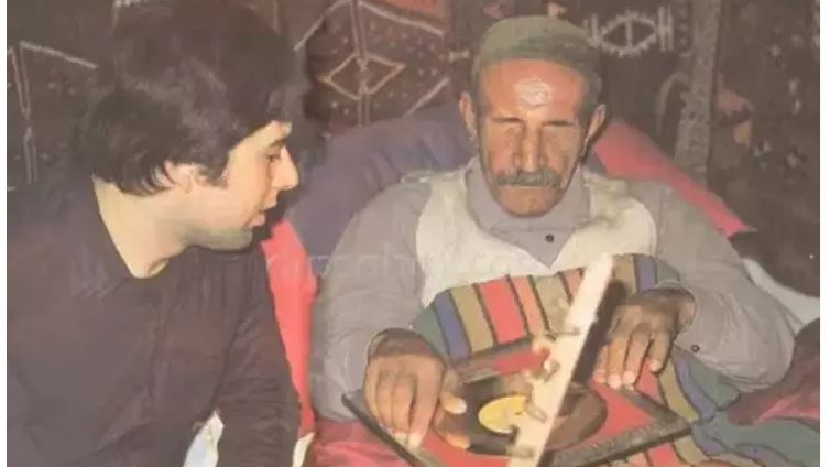 Fikret Kızılok'un Hayatındaki En Önemli Kilometre Taşlarından Biri: Aşık Veysel, © CNN Türk