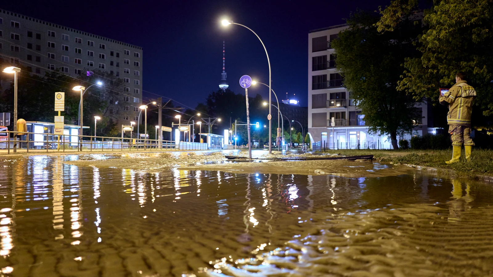Berlin’in Doğusunda Su Kesintisi – Binlerce Kişi Etkilendi!, © Michael Ukas/dpa Berlin’in Doğusunda Su Kesintisi – Binlerce Kişi Etkilendi!, © Michael Ukas/dpa