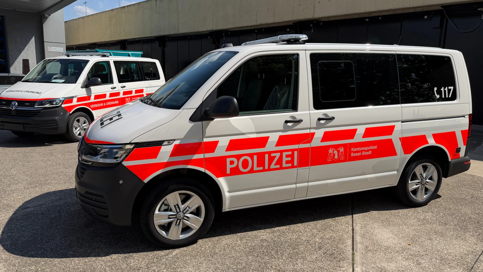 Neues Fahrzeugdesign für Basler Kantonspolizei, © Kantonspolizei Basel-Stadt Neues Fahrzeugdesign für Basler Kantonspolizei, © Kantonspolizei Basel-Stadt