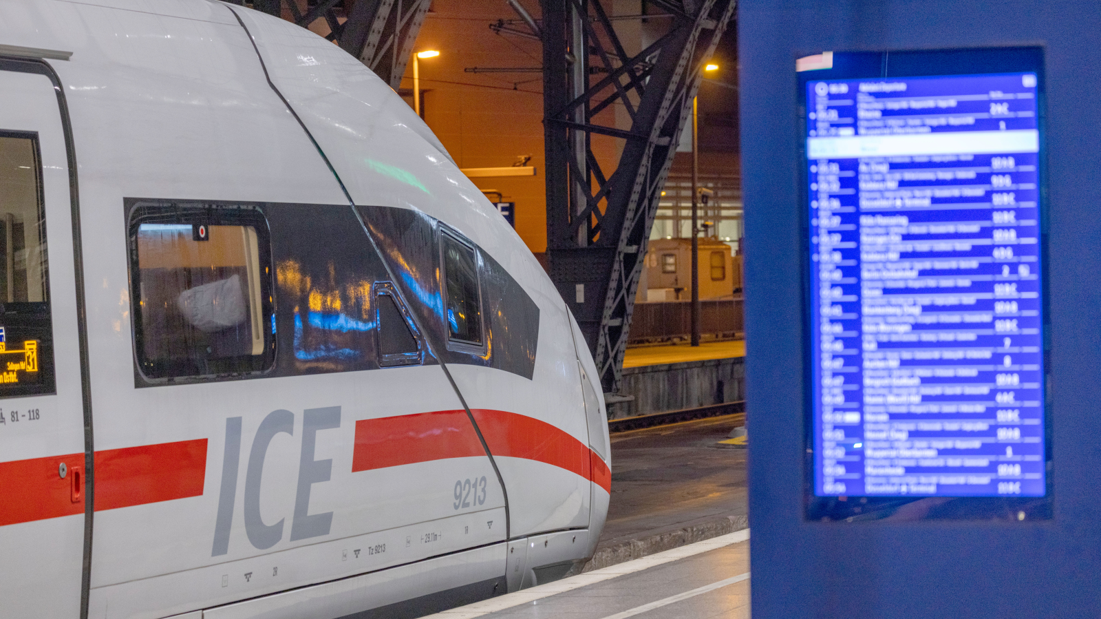 Deutsche Bahn’ın 15 Aralık'ta yürürlüğe girecek yeni tren tarifesiyle Rheinland-Pfalz ve Hessen'den Berlin'e ulaşım daha da kolaylaşıyor. , © Foto: Thomas Banneyer/dpa