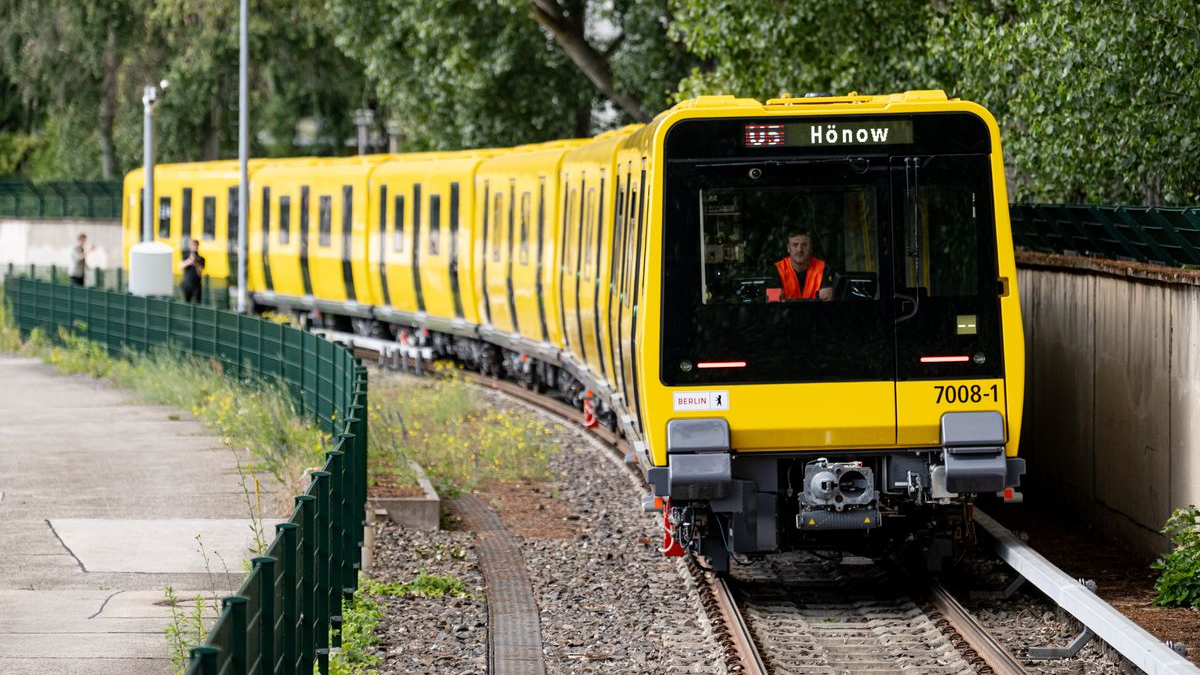 Berlin'de U-Bahn Yeni Trenleri Beklenenden Erken Geliyor!, © Fabian Sommer/dpa