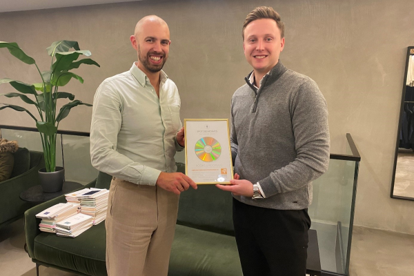 Spot des Monats Urkundenübergabe, © more marketing