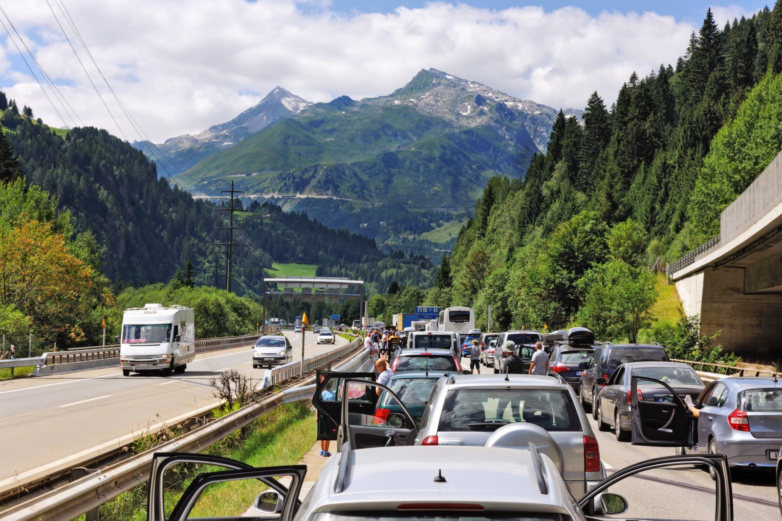 Ferienverkehr: Wochenende wird zur Geduldsprobe für Autofahrer, © Ppictures, Shutterstock