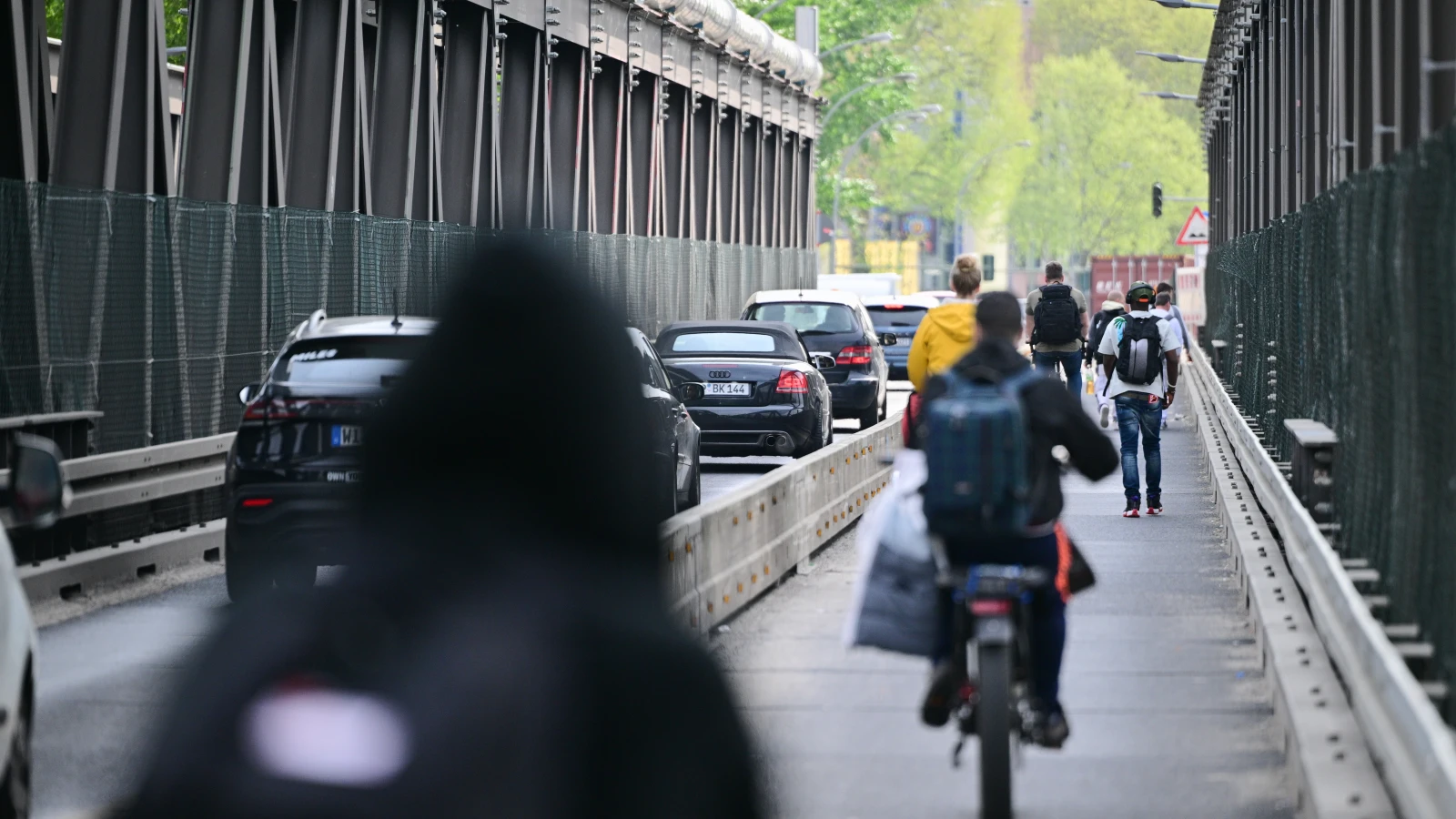 Hafta Sonu Dikkat: Elsenbrücke Otomobil Trafiğine Kapanıyor!, © Sebastian Christoph Gollnow/dpa Hafta Sonu Dikkat: Elsenbrücke Otomobil Trafiğine Kapanıyor!, © Sebastian Christoph Gollnow/dpa